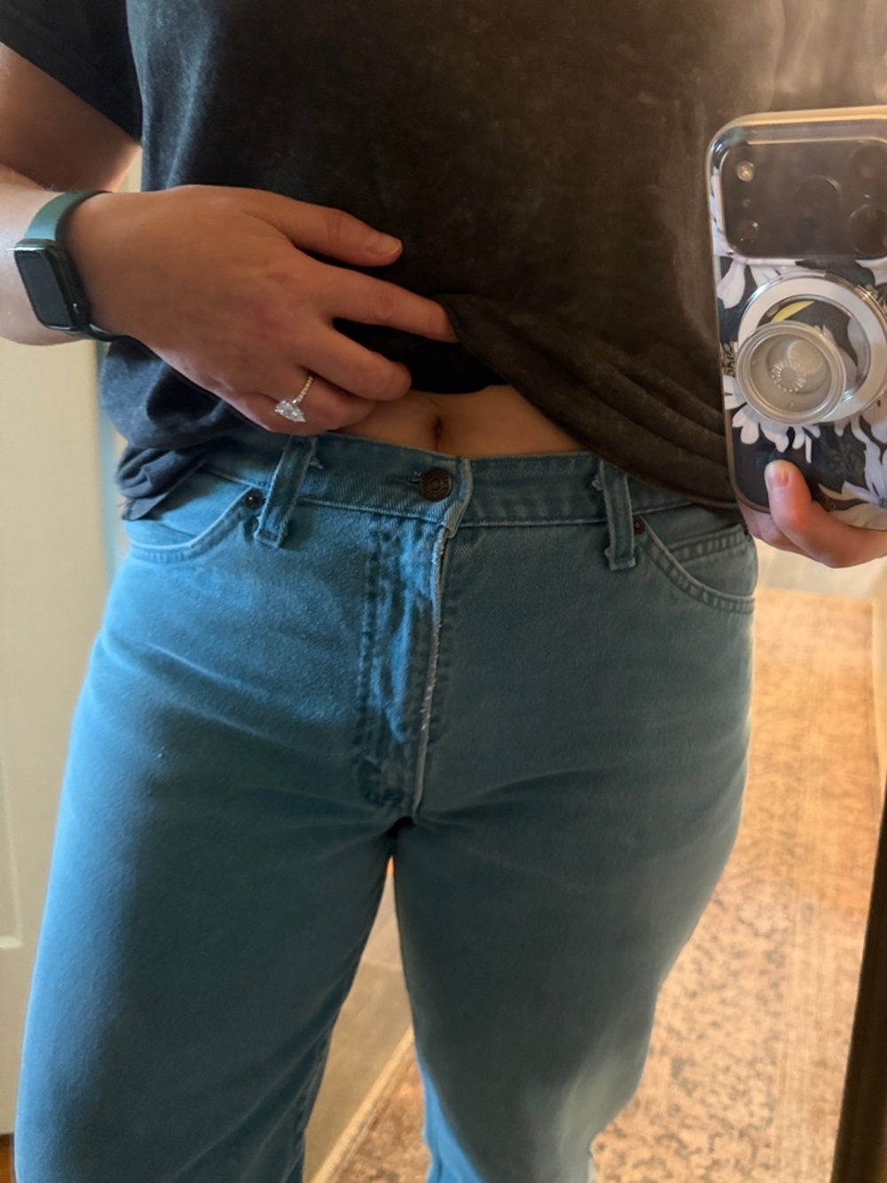 Vintage Levi’s 550 High-Rise Light Blue Jeans - Picture 3 of 5